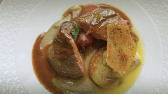 Agneau, petits radis du printemps au beurre et purée d’oignons brûlés