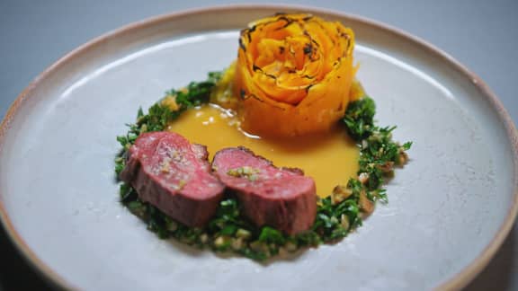 Magret de canard miel et orange avec courge en fleur