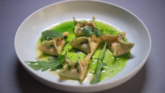 Pâtes imprimées à la ricotta avec huile de roquette