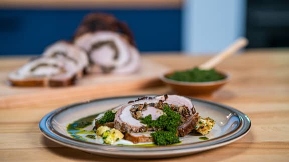 Vendredi : Longe de porc farcie aux champignons et bacon, purée de chou-fleur et chimichurri