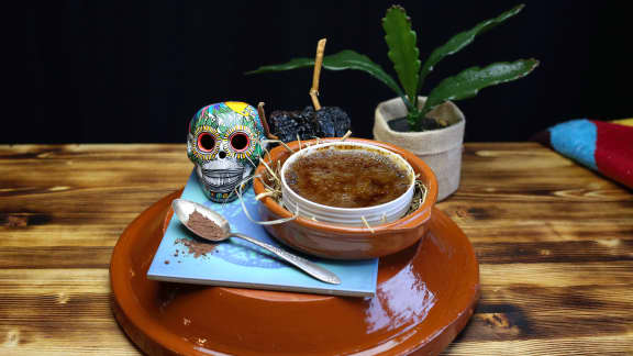 Crème brûlée au chocolat et piment anchoe