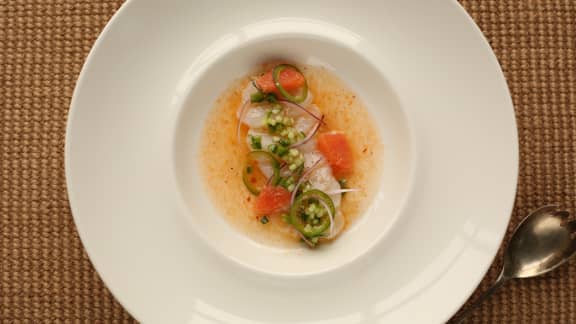 Crudo de flétan, jalapeno, aneth et cara cara