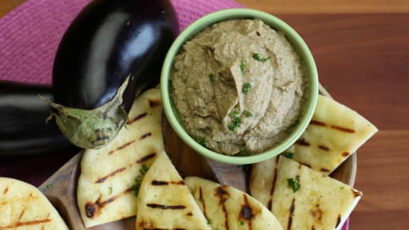 Baba ganoush au sésame et naan chaud