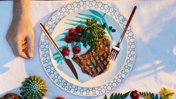 Côtes de porc et tomates « cramées »