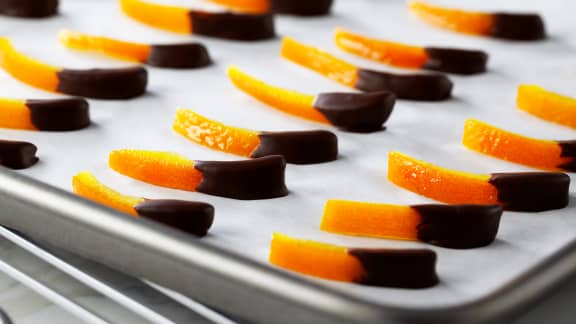 Écorces d'oranges confites au chocolat