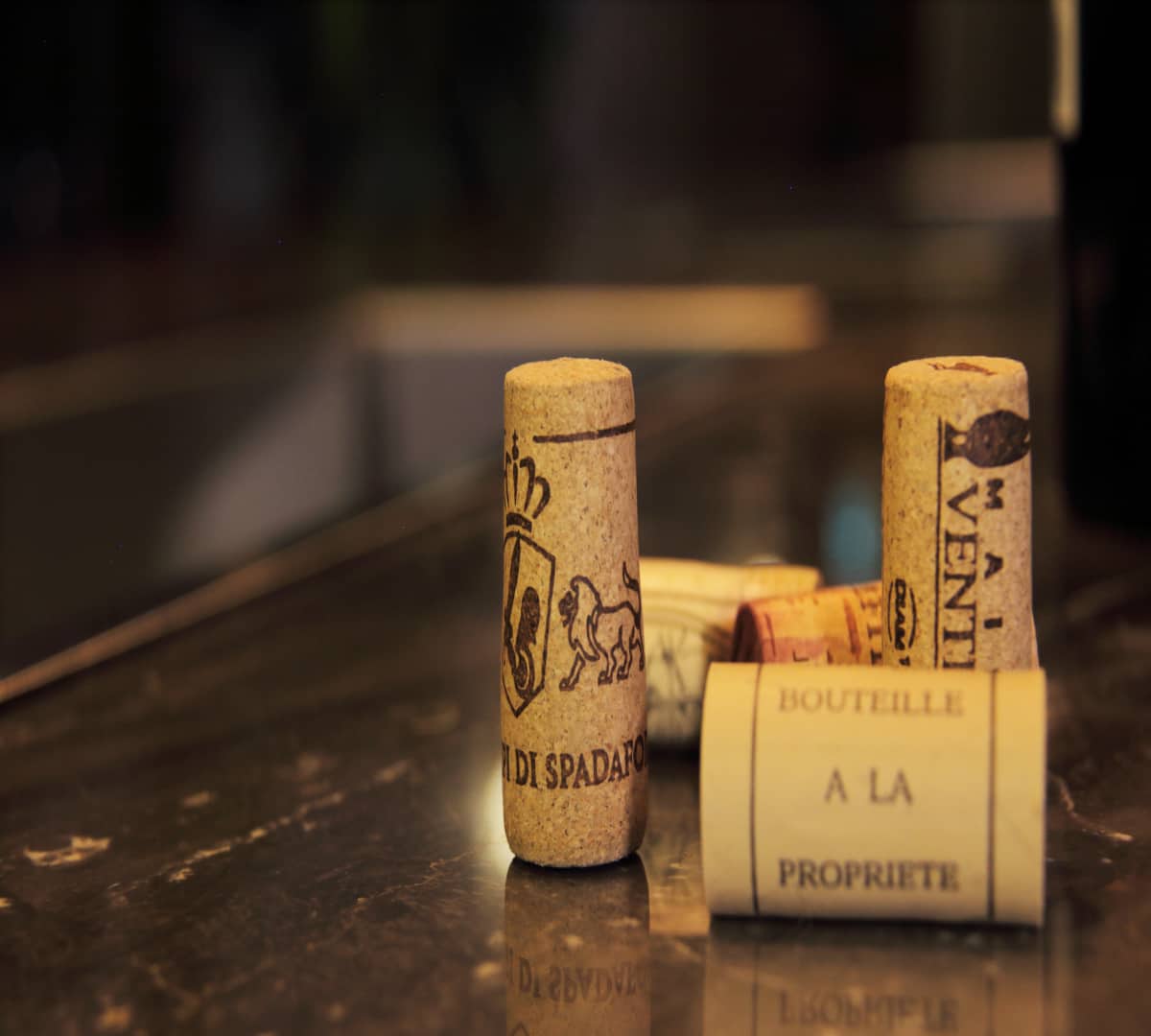 Bouchon en liège versus capsule à vis : une influence sur la qualité du vin  ?
