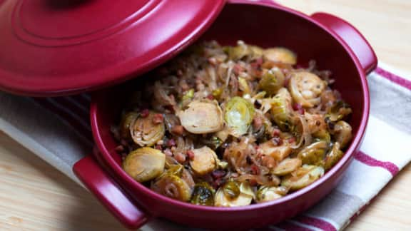 Choux de Bruxelles braisés au vin blanc, à la pancetta et au thym