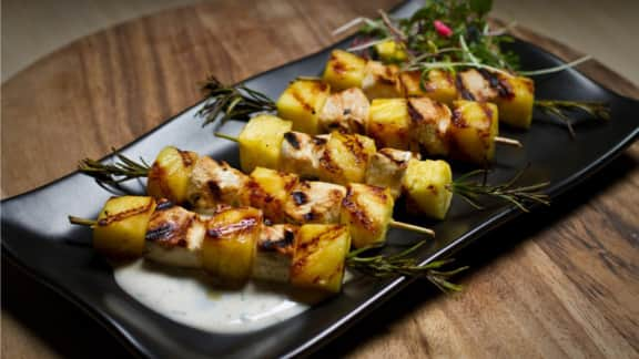 Minibrochettes d’ananas et de poulet