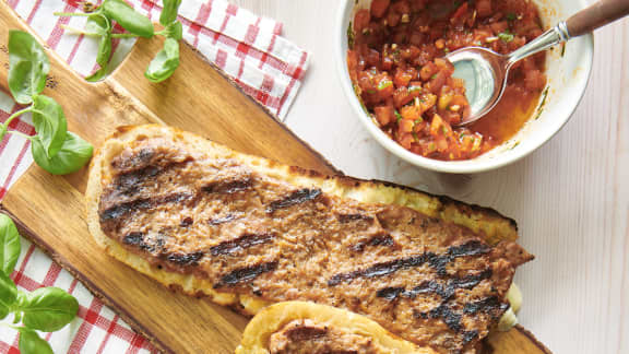 Lundi : Baguette à la saucisse italienne et salsa fresca