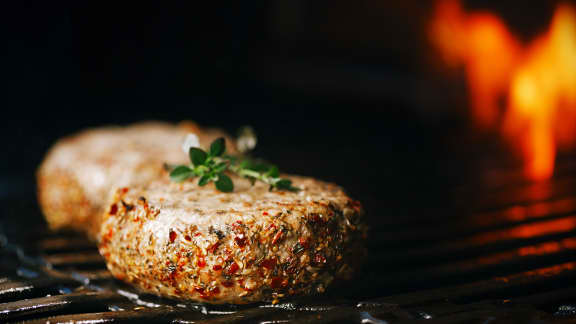 Burger d'agneau grillé