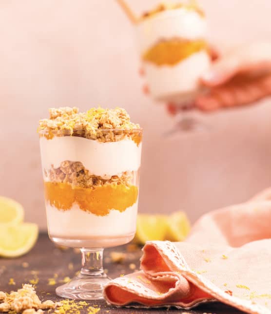 Verrines de yogourt à la mangue, crumble au citron