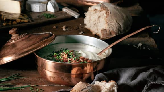 Soupe de topinambours au bacon et à la ciboulette