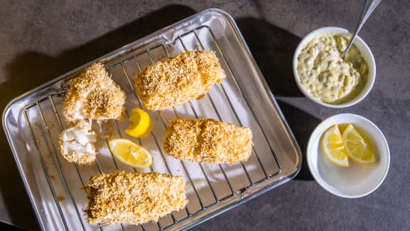 Les croquettes de poisson ou poulet (panés) surgelés