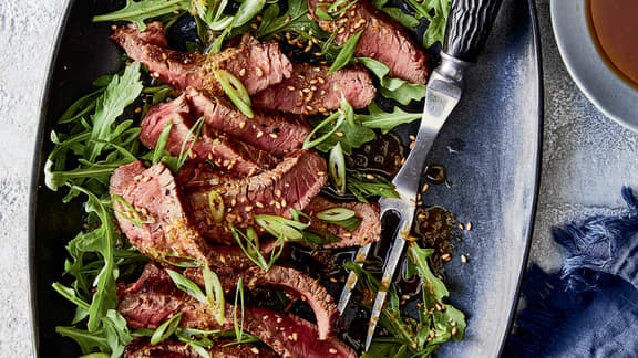 Tataki de boeuf, vinaigrette au gingembre et citron