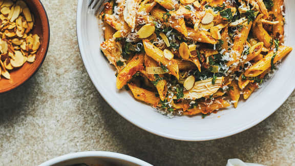 Jeudi : Pennes au pesto de tomates séchées