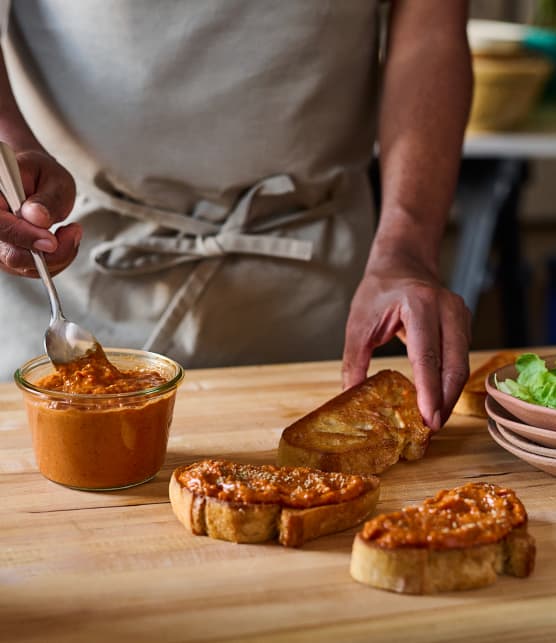 Tartines à la pâte de poivrons