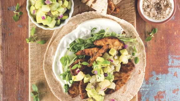 Tacos au poisson grillé, salsa à l’avocat et au pamplemousse