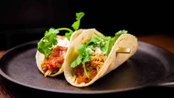 Lundi : Tacos au poulet effiloché à la mijoteuse