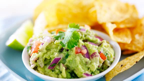 Voici les risques possibles de manger un avocat bruni