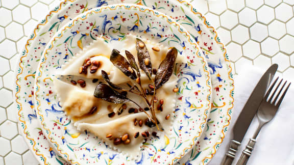 Raviolis de courge Butternut et de ricotta avec beurre brun à la sauge et aux noix de pin