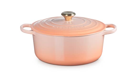 La nouvelle couleur Pêche Le Creuset est le cadeau parfait du printemps