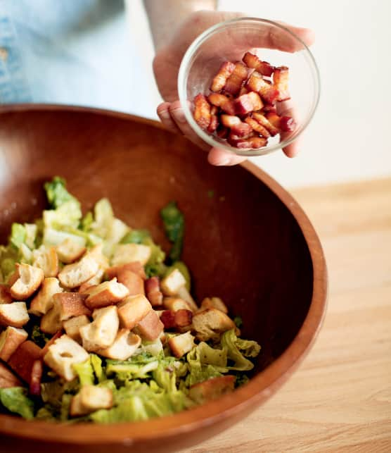 Préparer la VRAIE salade César en 4 étapes faciles