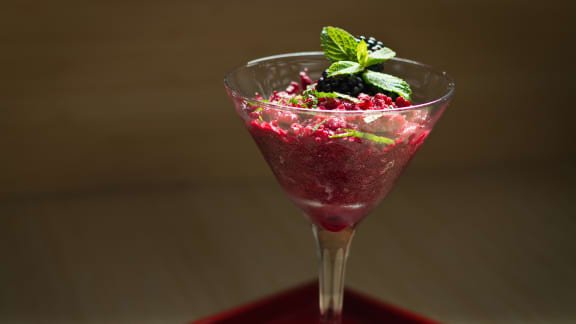 Granité aux mûres et à la crème de cassis
