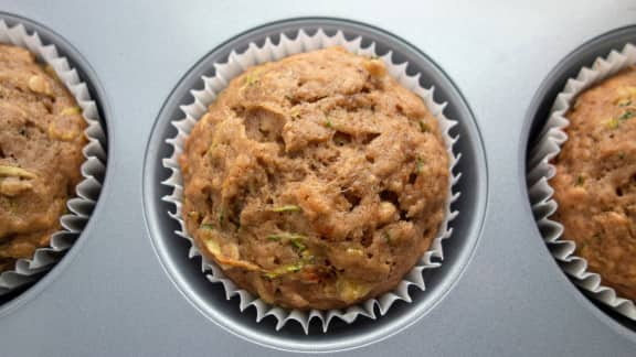 Muffins aux courgettes, au blé et aux raisins secs