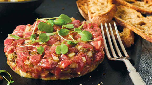 Tartare de bœuf (aux cornichons)