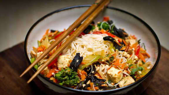 Sauté de légumes au gingembre et aux arachides