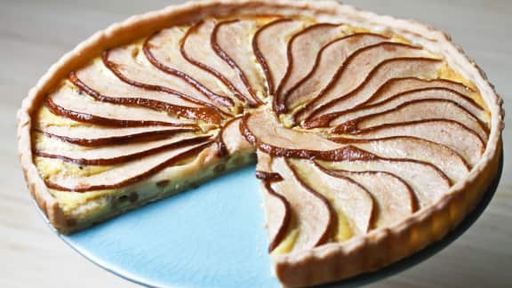 Tarte au fromage de chèvre, noix de pin et poires