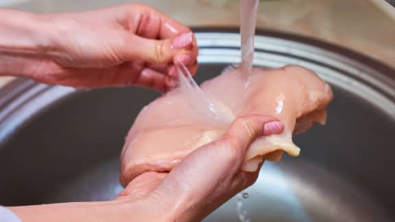 Voici 7 aliments qu’il ne faut jamais manger crus