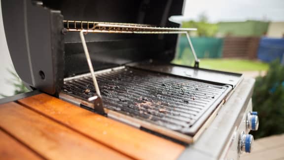 Comment nettoyer les grilles d'un barbecue - Inspirations & Conseils