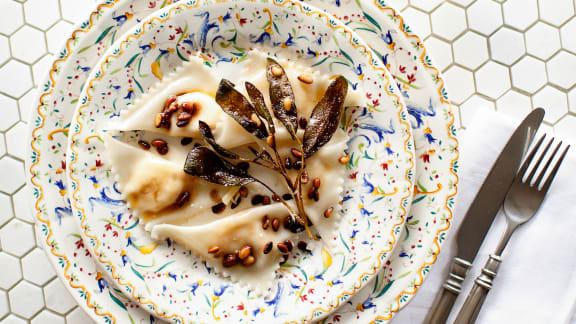 Raviolis de courge Butternut et de ricotta avec beurre brun à la sauge et aux noix de pin