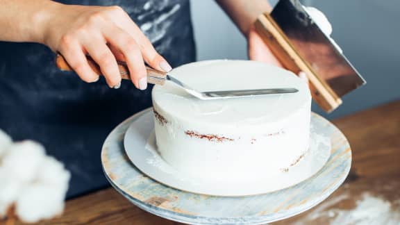 Comment glacer parfaitement un gâteau sans le ruiner