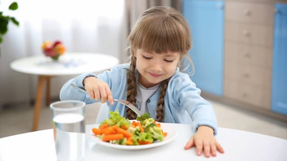 Les 4 aliments que les nutritionnistes ajoutent toujours à la boîte à lunch des enfants (et ceux qu'ils évitent)