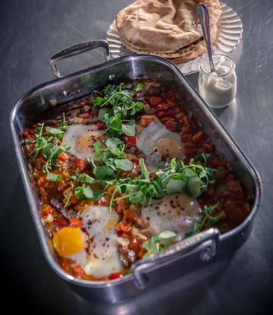 Menemen aux merguez, poivrons et œufs au plat