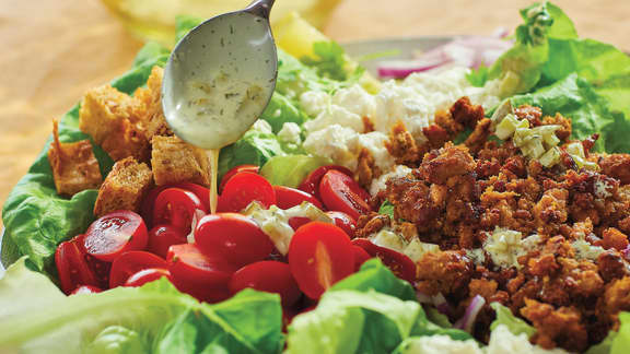 Restants de dinde : Salade de dinde épicée à l'avocat, croûtons multigrains