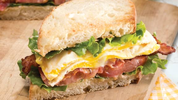 Sandwich BLT à l’œuf mi-cuit