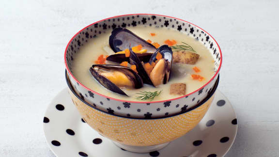 Soupe aux moules à la bière et à l’aneth