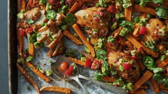 Jeudi : Plaque de poulet et patates douces, salsa d'avocat