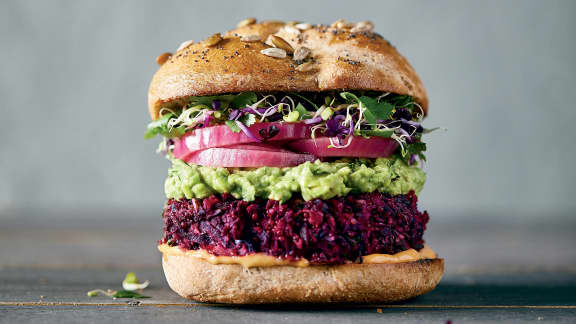 Burger végé aux betteraves et au quinoa