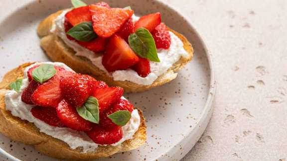 crostini fraise basilic