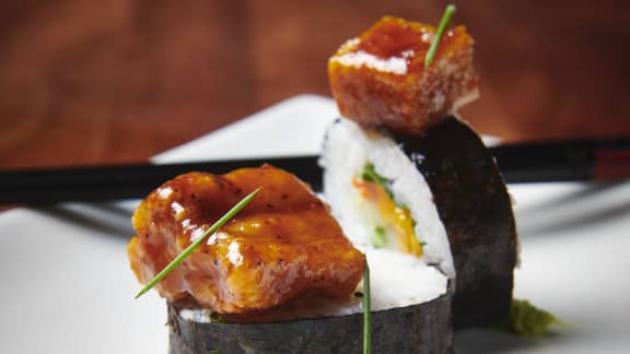 Maki de légumes, tofu et poulet général tao