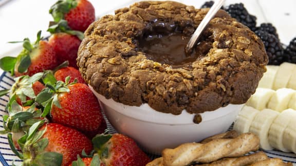 Fondue cachotière au chocolat en croûte de biscuit