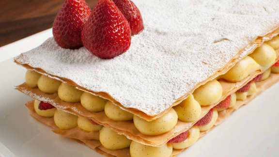 Mille-feuille délicat aux fruits rouges