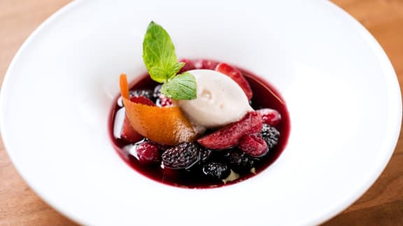 Soupe de petits fruits et vin rouge