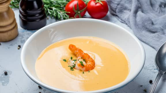 Soupe froide de carotte et orange à la citronnelle et tartare de crevettes