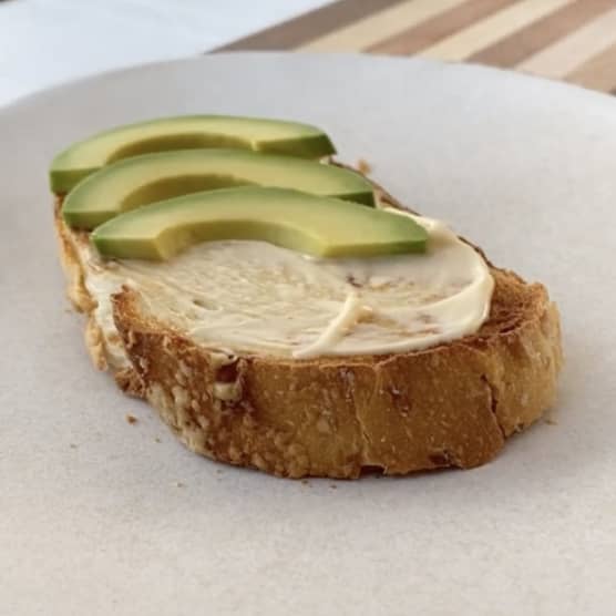 Comment obtenir le parfait avocado toast de TikTok en 5 étapes'