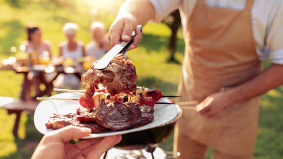 Vous organisez un BBQ pour la Saint-Jean-Baptiste ? Ne manquez pas ces viandes en MÉGA rabais